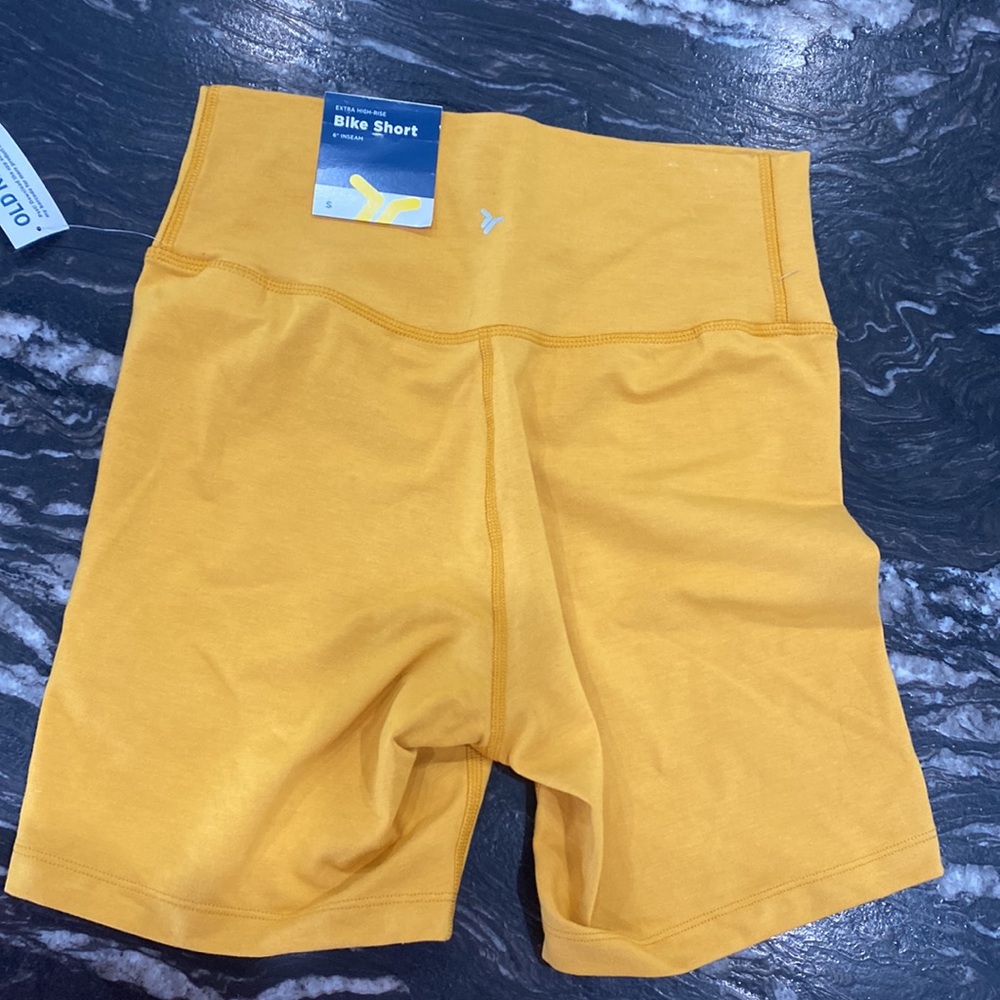 Old navy bike shorts - Picture 2 of 3